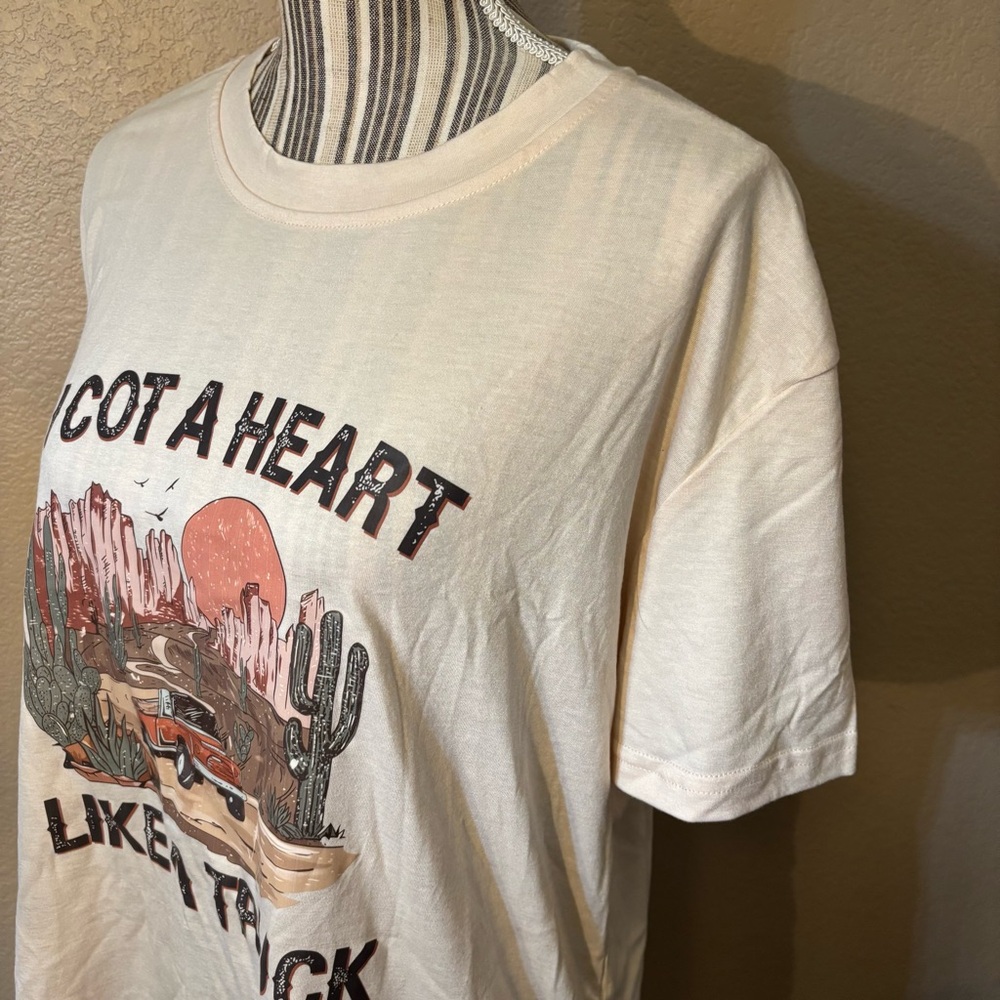 NEW Graphic Tee XL Cream Desert Scene Heart Like a Truck Country Western Lightwt - Picture 8 of 13